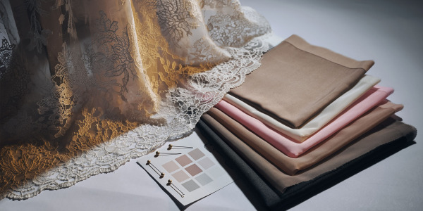 De perfecte voering voor een kanten jurk: Hoe kies je kleur en stof